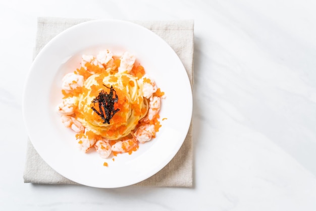 Тарелка с аппетитным блюдом